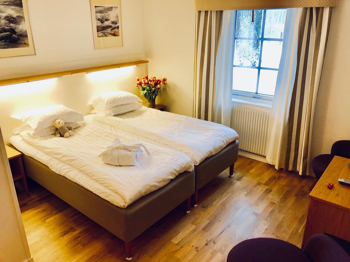 Hotel Balingsholm à Huddinge Extérieur photo