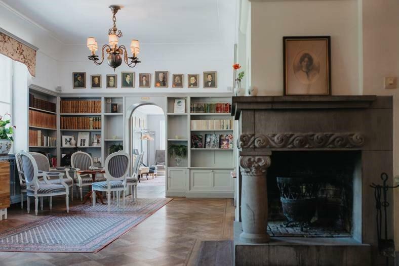Hotel Balingsholm à Huddinge Extérieur photo